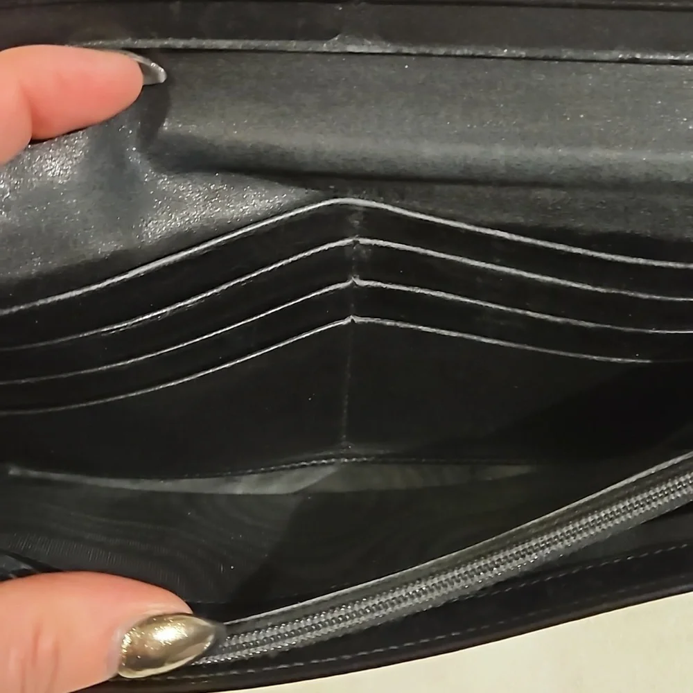 YSL Logo Patent Leather Bifold Snap Wallet w/Dustbag - Picture 10 of 14